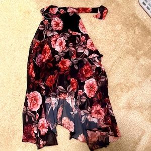 Marciano 90s romance skirt size 0 never worn runs small